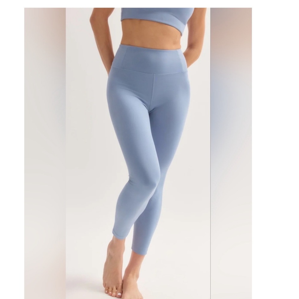 Girlfriend Collective Light Blue High Waisted 7/8 Leggings Medium - Picture 6 of 6